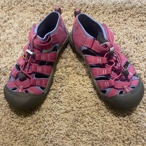Keen Newport H2 waterproof sport sandals. Color: Pink & Purple. Size: 5 Big Kids
